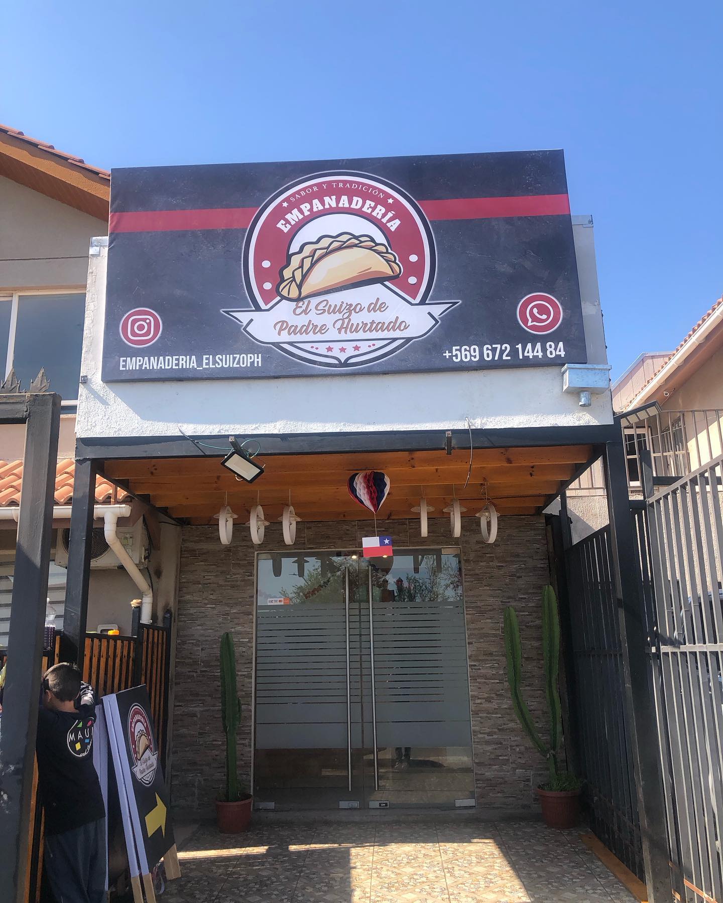 Fachada del local de Empanadería El Suizo en San Felipe Neri